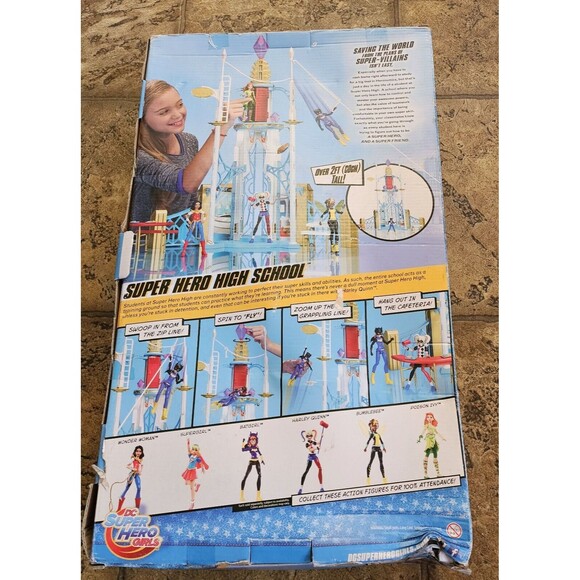 DC Super Hero Girls Super Hero High School Playset with Exclusive Batgirl Figure - Picture 4 of 6